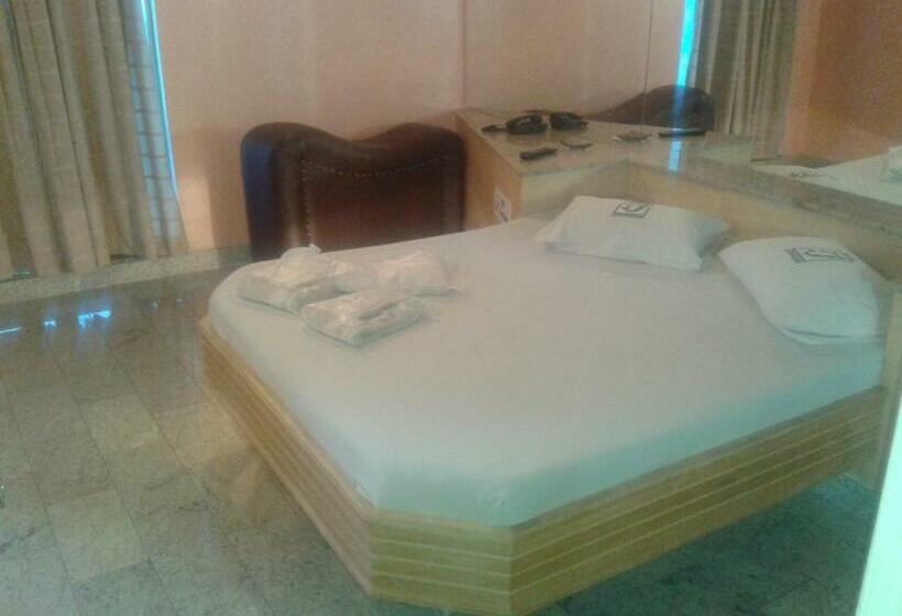 اتاق لوکس, Motel Comodoro