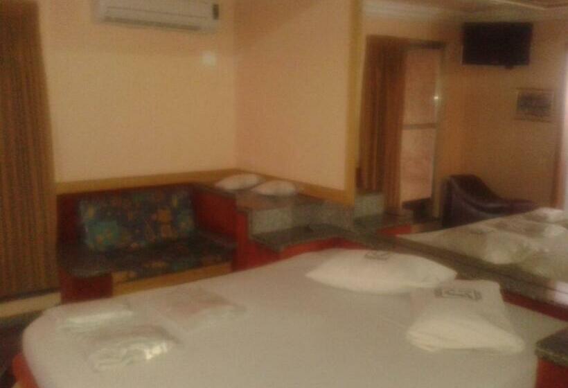 اتاق سوپریور, Motel Comodoro