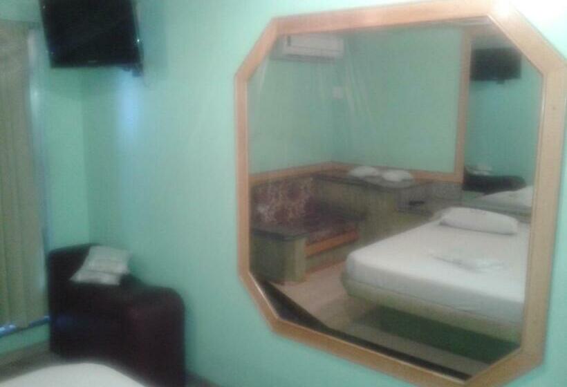 اتاق سوپریور, Motel Comodoro