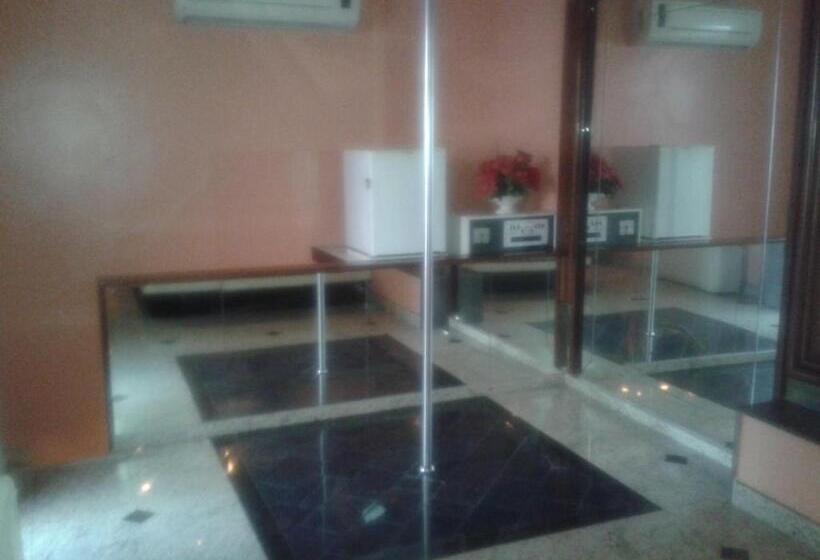 اتاق لوکس, Motel Comodoro