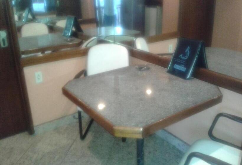 اتاق لوکس, Motel Comodoro