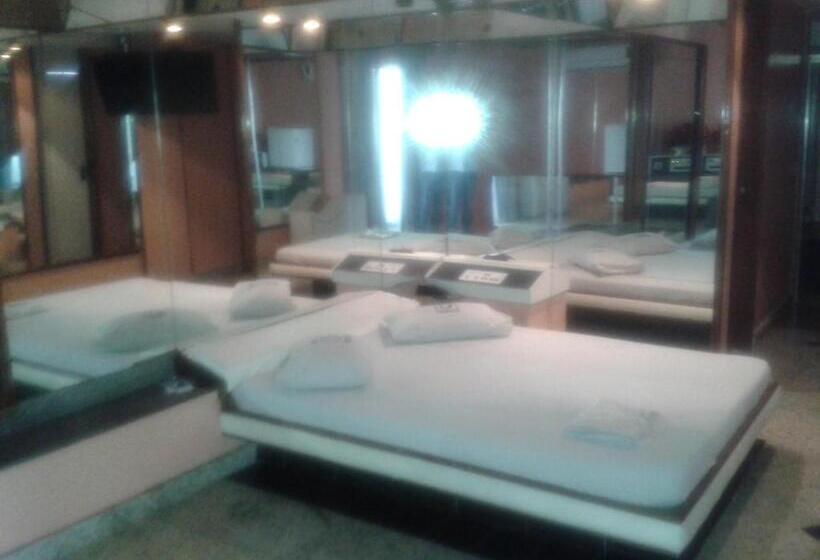 اتاق لوکس, Motel Comodoro