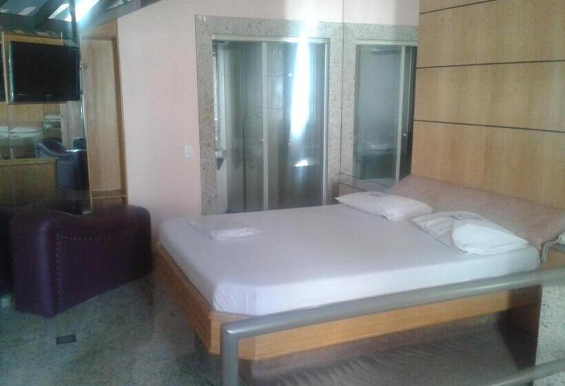اتاق لوکس, Motel Comodoro