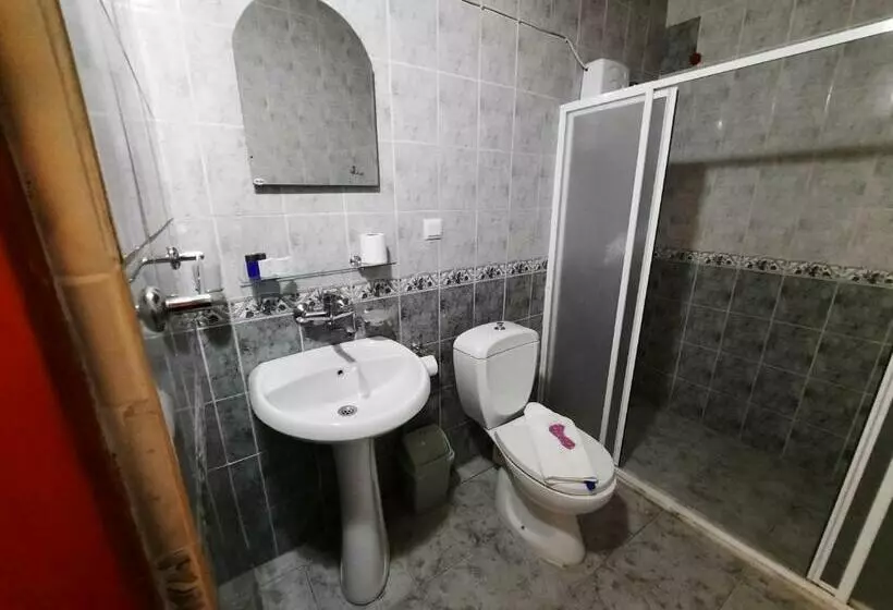 Standard Kolmen Hengen Huone, Ali Baba's House