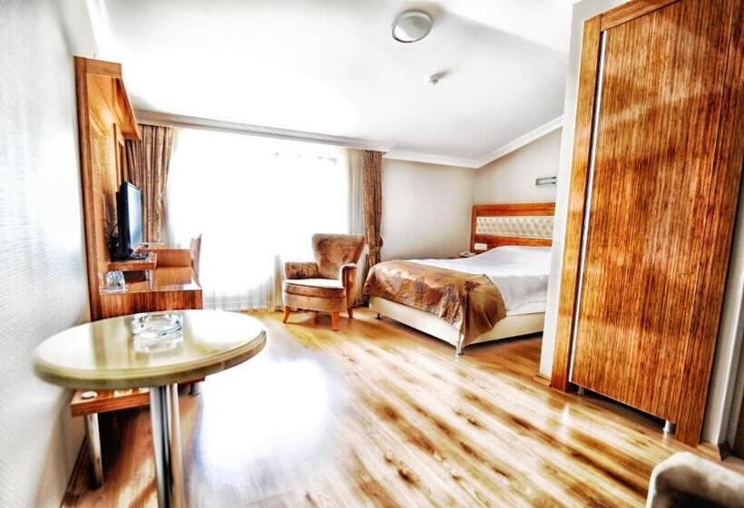 标准间, Serenti Pamuk