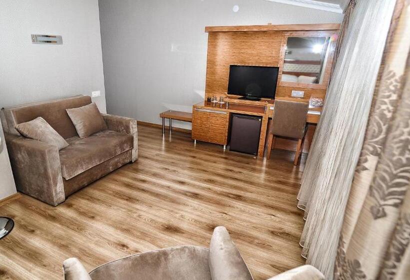 标准间, Serenti Pamuk