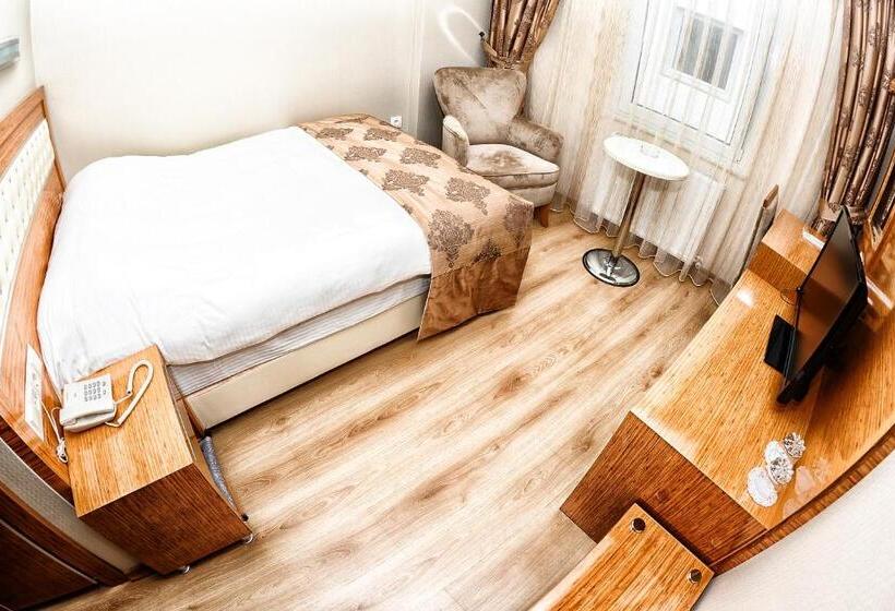 标准间, Serenti Pamuk