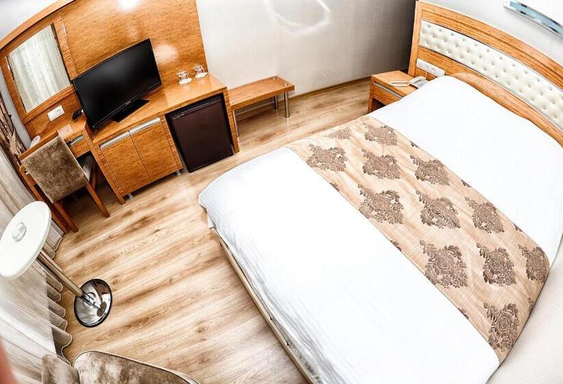 标准间, Serenti Pamuk