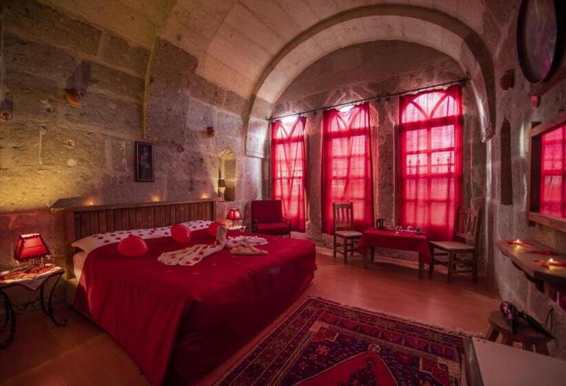 חדר משפחתי, Akinci Konagi