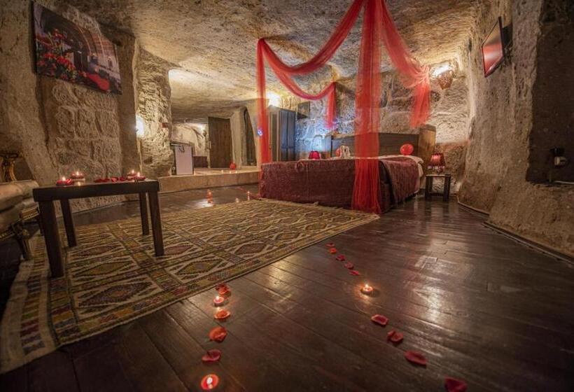 חדר משפחתי, Akinci Konagi