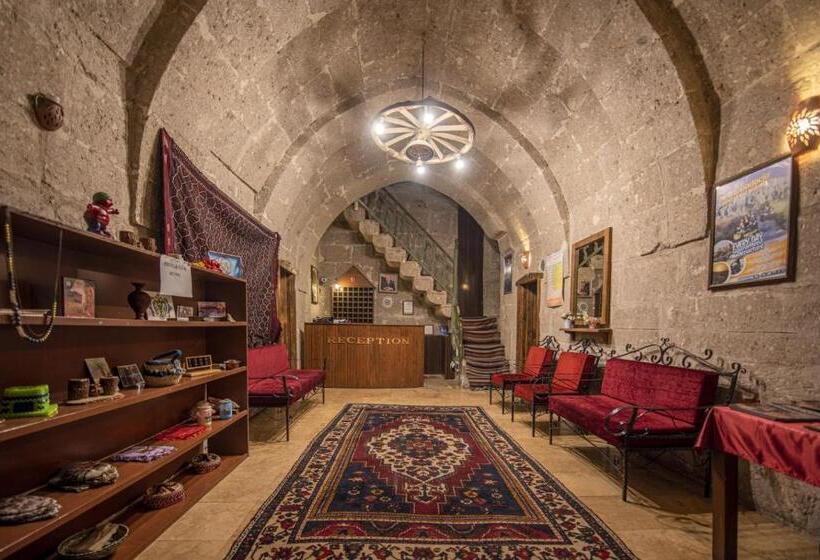 חדר משפחתי, Akinci Konagi