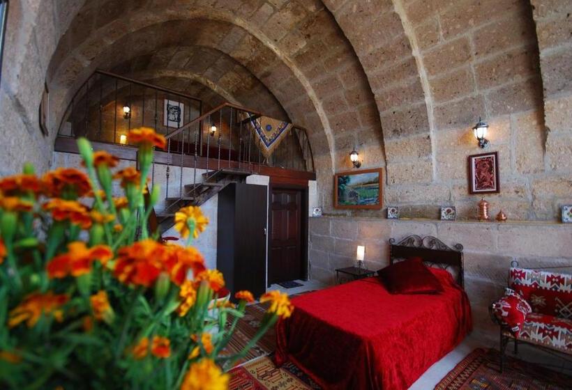 חדר משפתחתי סופריור, Akinci Konagi