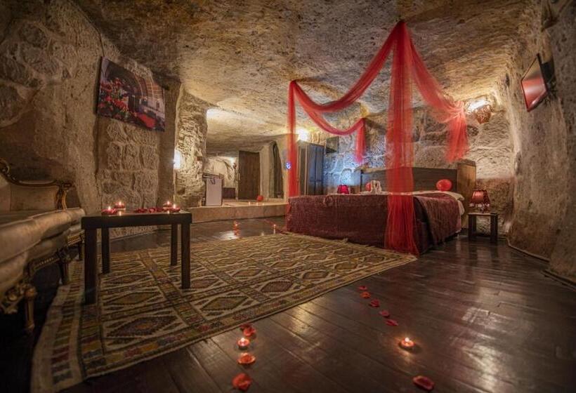 חדר משפתחתי סופריור, Akinci Konagi