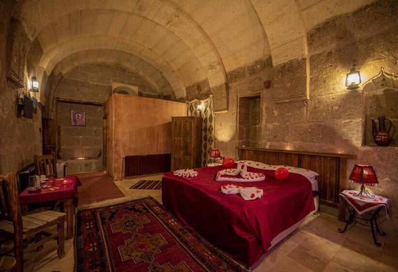 חדר סטנדרט לשלושה, Akinci Konagi