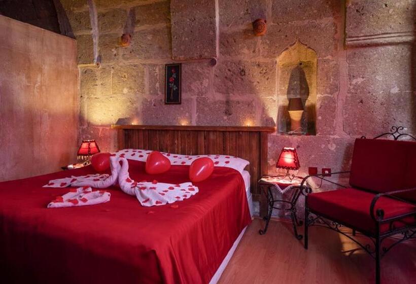 חדר סטנדרט לשלושה, Akinci Konagi