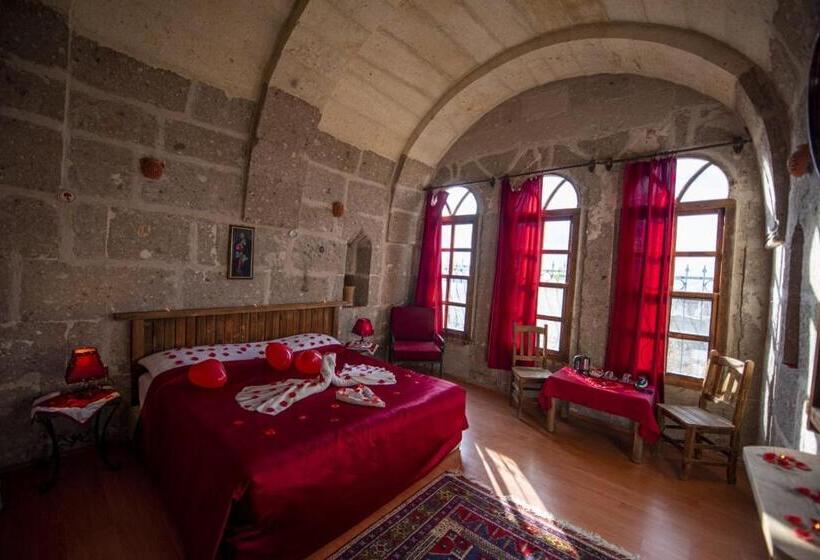 חדר משפחתי, Akinci Konagi