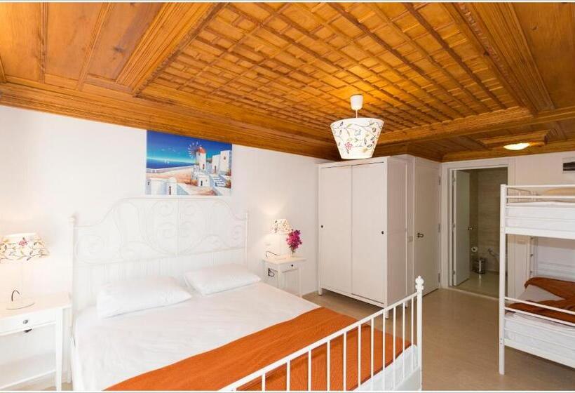 חדר משפחתי, Ayka