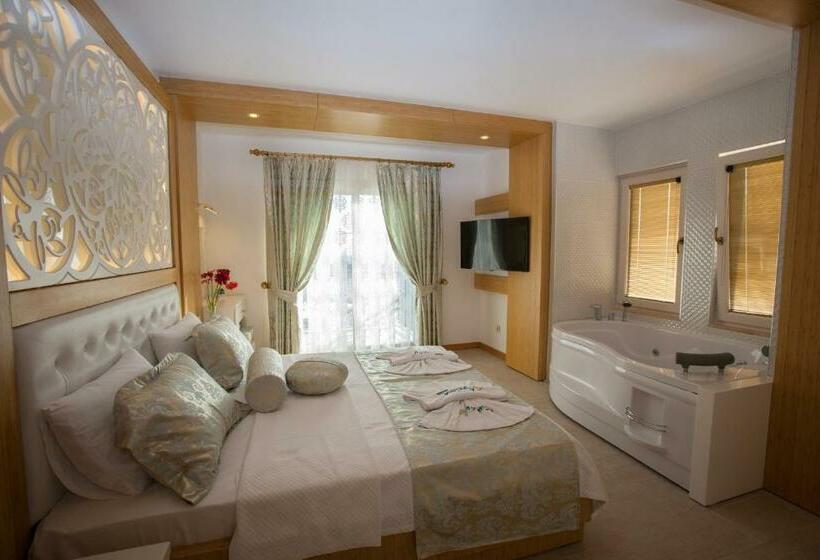 חדק דלוקס עם ג'קוזי, Aysima