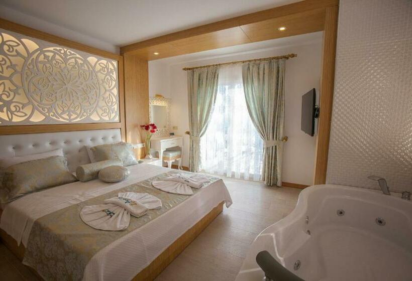 חדק דלוקס עם ג'קוזי, Aysima