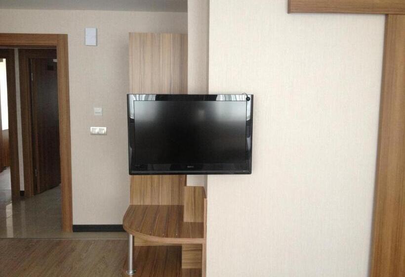 标准三人间, Buyuk