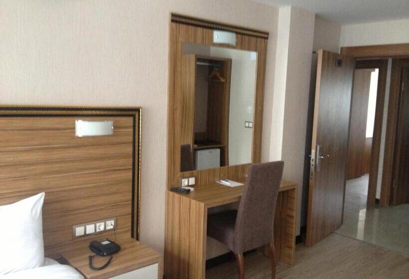 标准三人间, Buyuk