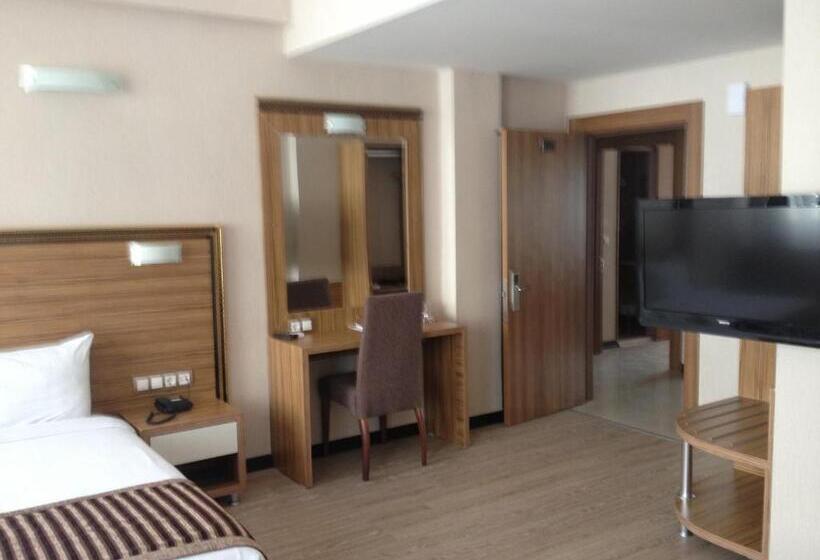 标准三人间, Buyuk