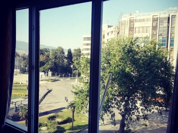 اتاق استاندارد سه نفره, Caylan