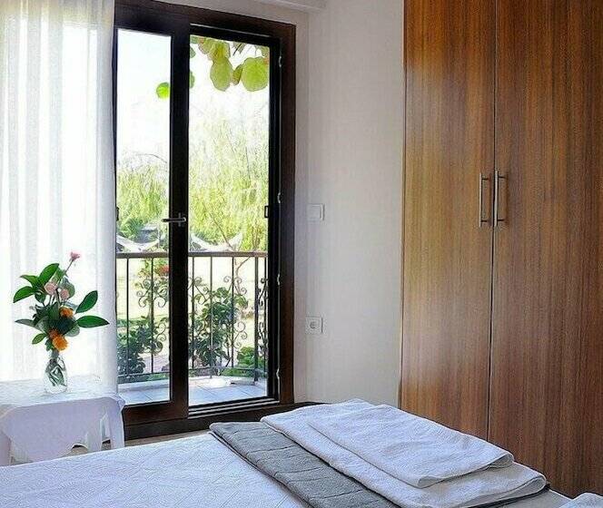 Habitació Estàndard, Crescent Hasirci