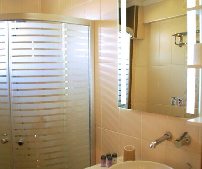 Habitació Estàndard, Crescent Hasirci