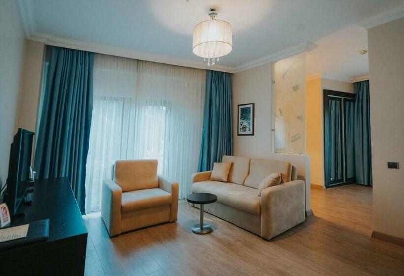 سوییت جونیور, Ener Old Castle Resort