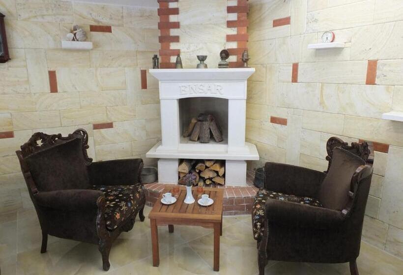 חדר בסיסי לשלושה, Foca Ensar