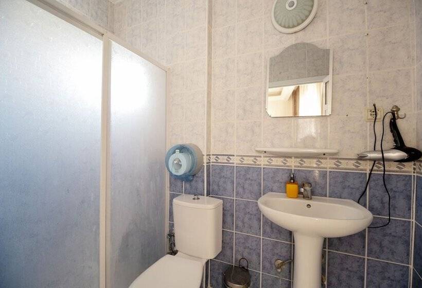 חדר סטנדרט לארבעה, Foca Ensar