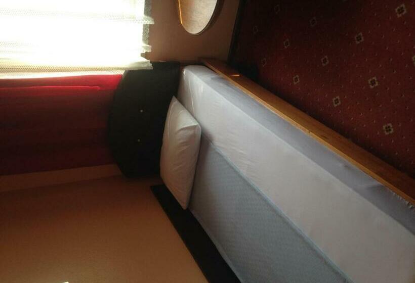 اتاق استاندارد, Necmi