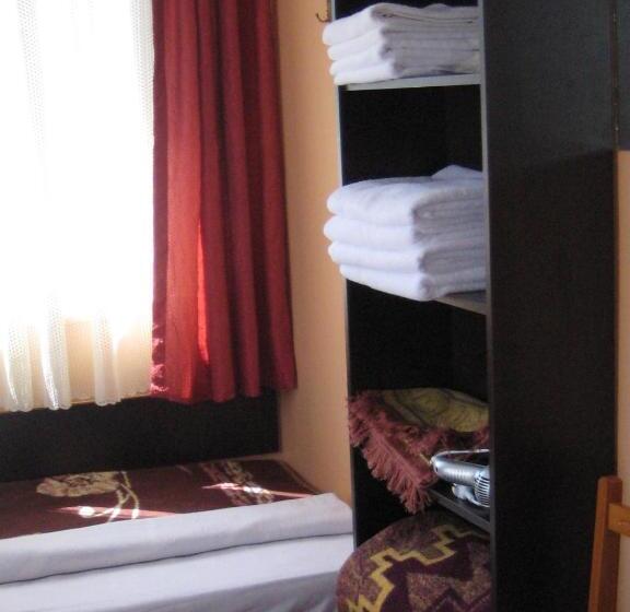 اتاق استاندارد چهارنفره با سرویس بهداشتی مشترک, Necmi