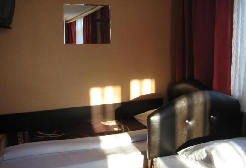 اتاق استاندارد چهارنفره با سرویس بهداشتی مشترک, Necmi