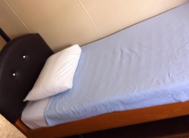 اتاق استاندارد چهارنفره با سرویس بهداشتی مشترک, Necmi