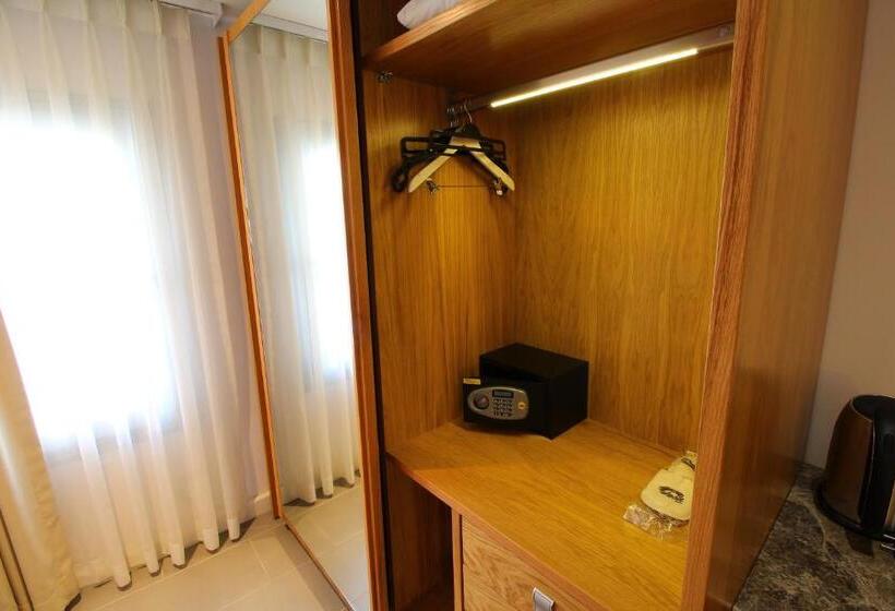 Номер Deluxe, The Losh