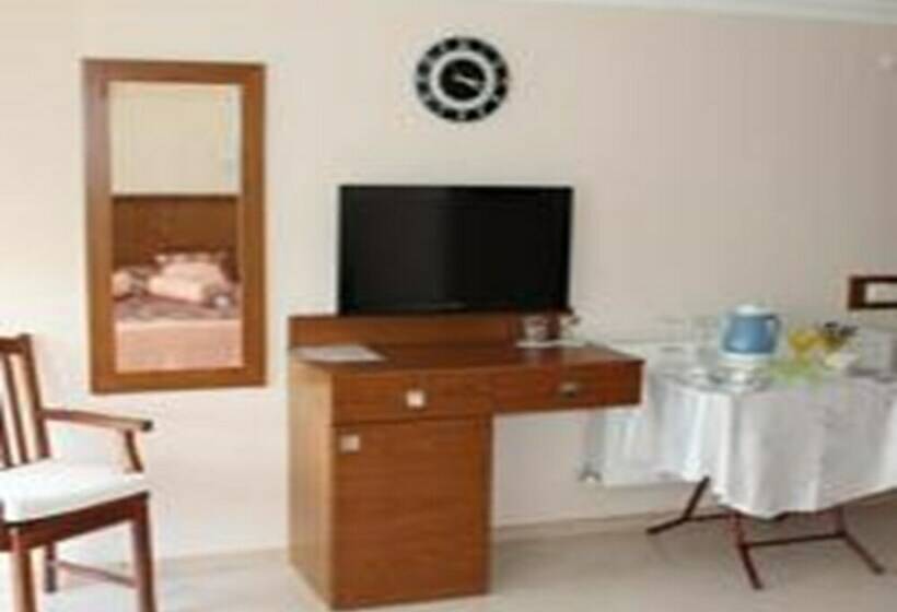 اتاق استاندارد با چشم‌انداز دریا, Ucem