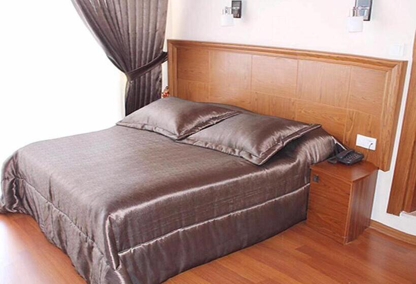 اتاق استاندارد با چشم‌انداز دریا, Ucem