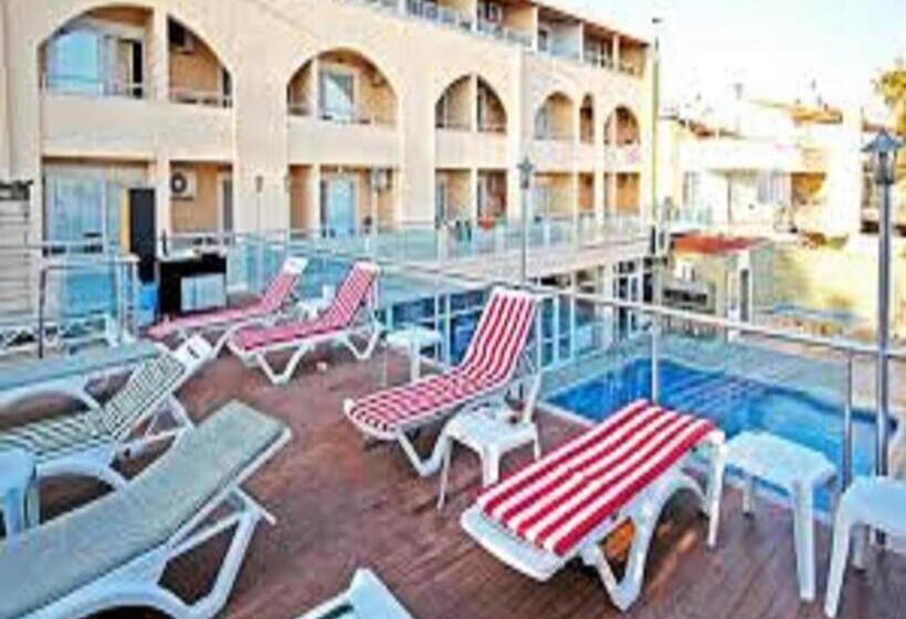 اتاق استاندارد سه نفره, Ucem