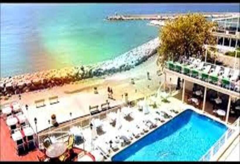 Triple Room Sea View, Ucem