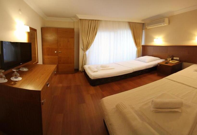 Triple Room Sea View, Ucem