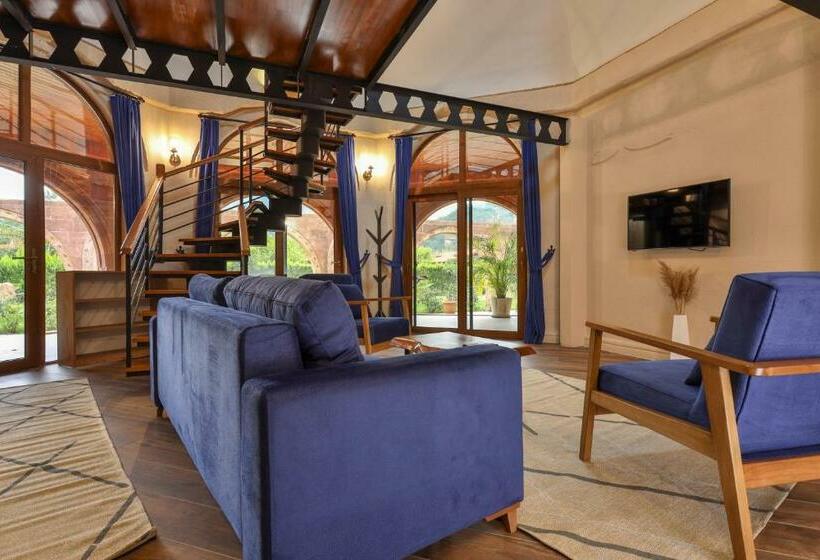 سوییت با چشمانداز باغ, Azur