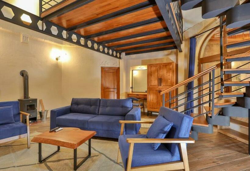 سوییت با چشمانداز باغ, Azur