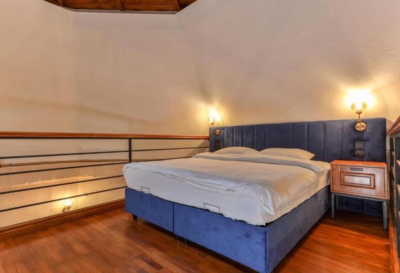 سوییت با چشمانداز باغ, Azur