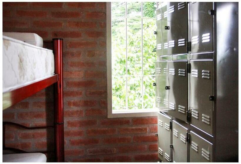 Seng i Delt Værelse, El Camino Hostel