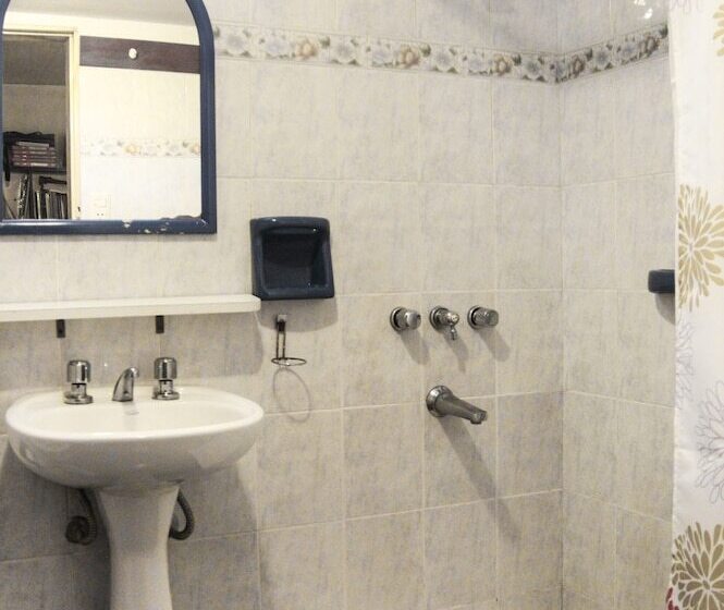 Seng i Delt Værelse, El Camino Hostel