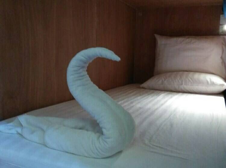 ルームシェアのワンベッド, Gecko Republic Jungle Hostel