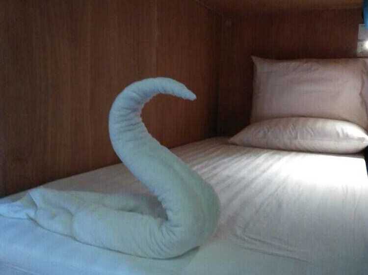 ルームシェアのワンベッド, Gecko Republic Jungle Hostel