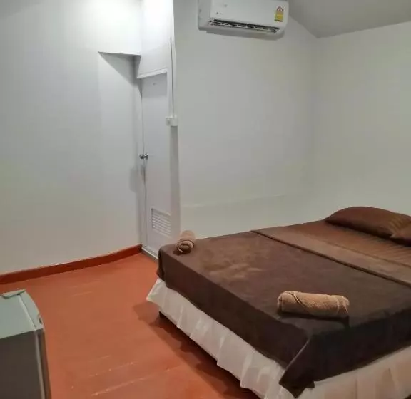バルコニー付きスタンダードルーム, Golden Beach Resort Koh Phangan